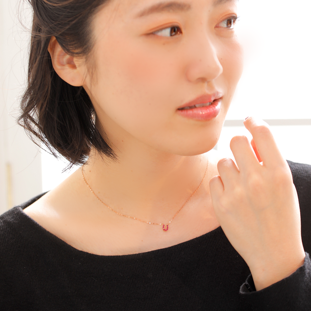 K10 ネックレス 馬蹄|チェーンとのレイヤードで華やかに 山梨県甲府市のジュエリーブランド