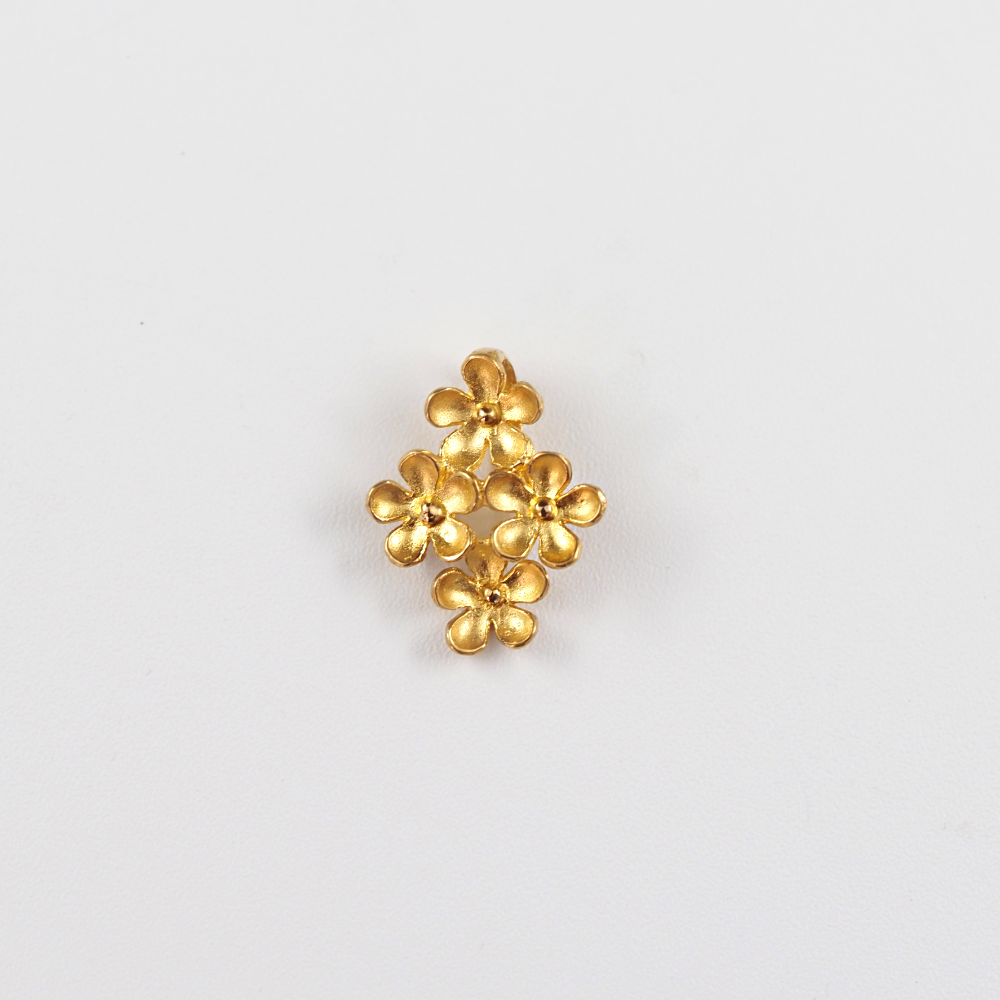 K24 pure gold flower/フラワーペンダント|MITUREの純金ジュエリー、繊細な花モチーフが上品な印象に仕上げた一品