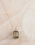 MITURE K18 ゴールド×モルガナイトネックレス ディテール構図|繊細な輝きと女性らしい柔らかさを引き立てるスクエアネックレス
