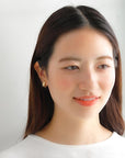 MITURE ミチュール モデル着用写真|山梨県甲府市で製作された、軽やかな付け心地のモダンなK18クリップイヤリング