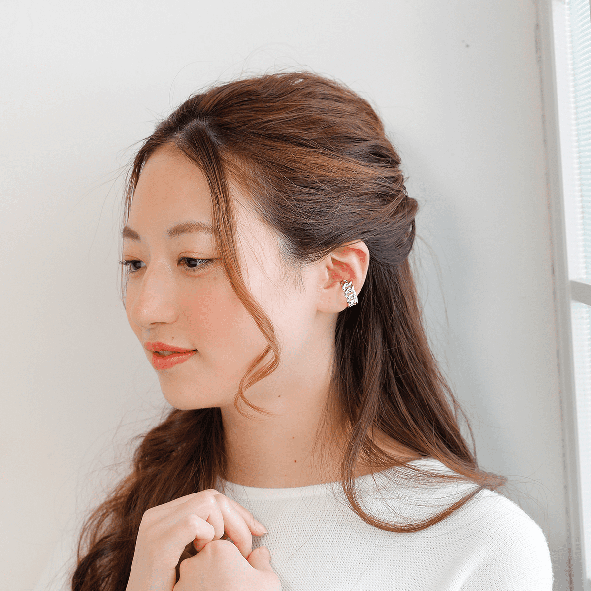 MITURE ミチュール モデル着用写真|山梨県甲府市で製作された、ピンキーリングとしても使える2WAYイヤーカフ
