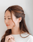 MITURE ミチュール モデル着用写真|山梨県甲府市で製作された、ピンキーリングとしても使える2WAYイヤーカフ