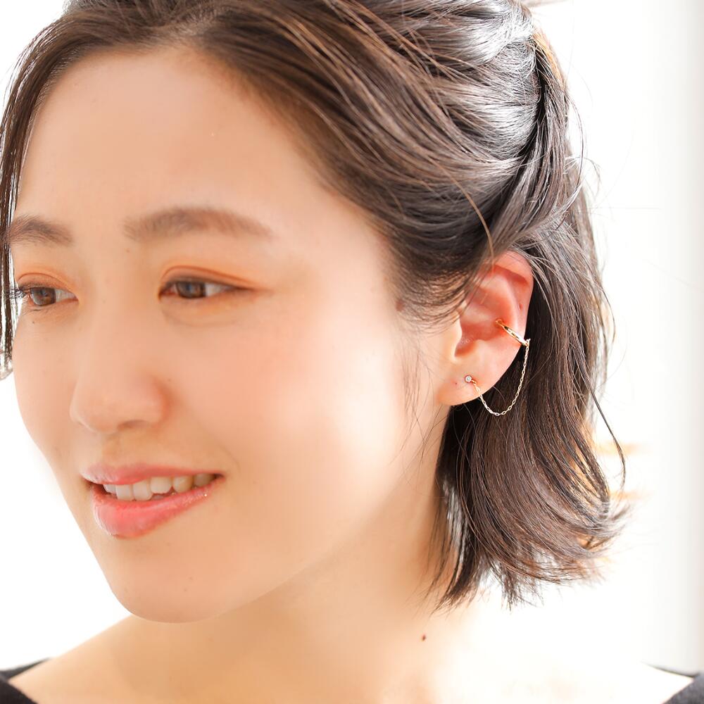 MITURE K10 Loopモデル着用写真 横顔から見える地金の輪っかイヤーカフ
