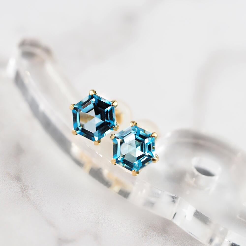 MITURE ミチュール K18 Blue Topaz Hexa ピアス 正面写真|六角形カットのブルートパーズが印象的 山梨県甲府市で製作