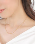 MITURE モデル着用 K18 スクリュー1.5mm ネックレス|華やかで存在感のある首元の輝き