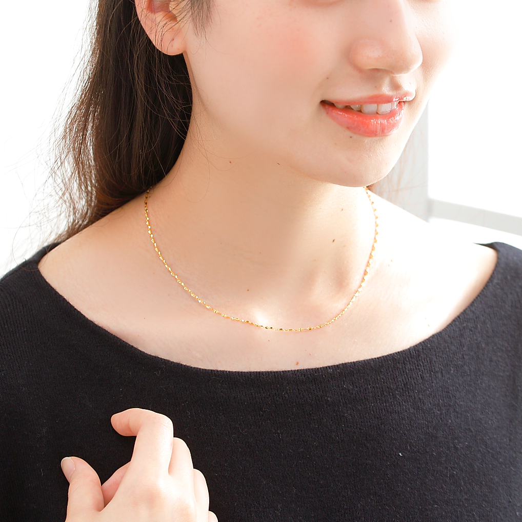 MITURE ミチュール モデル着用写真|山梨県甲府市で製作された、シンプルで華やかな純金ネックレス