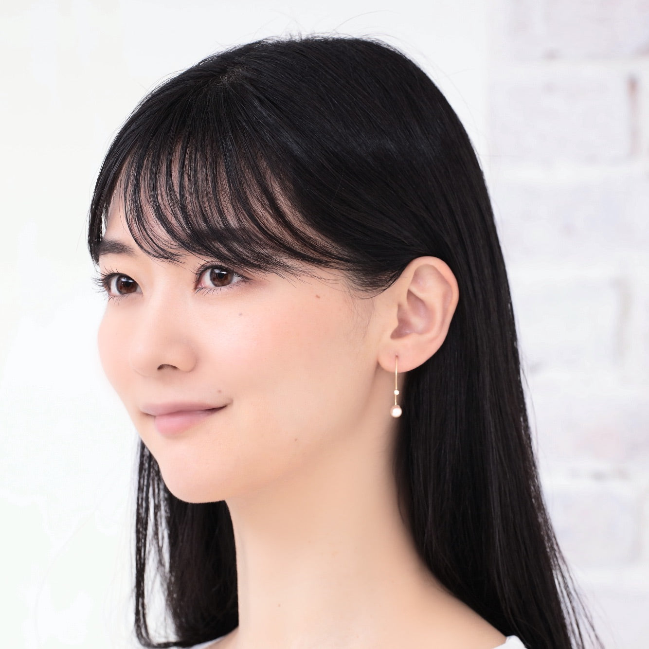 あこやパール付きK18ピアス着用例|山梨県甲府市で製作されたMITUREの洗練された一品