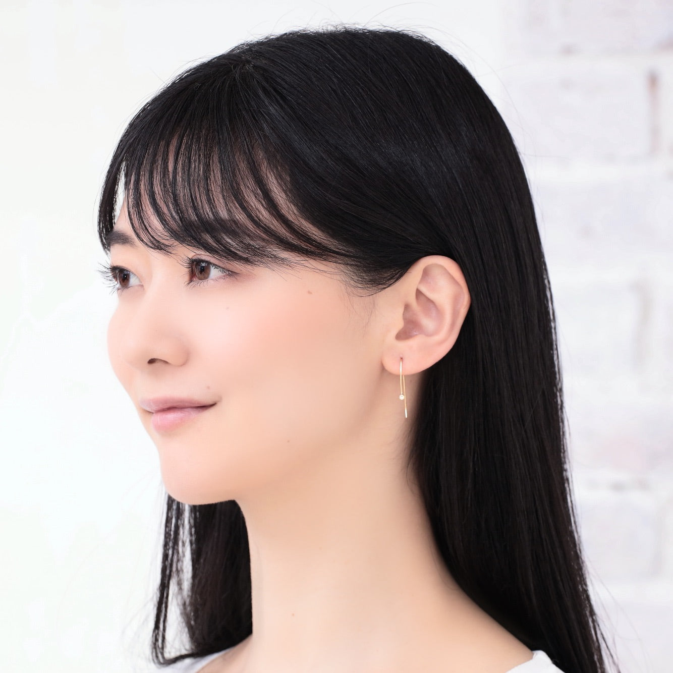 耳元で輝くダイヤモンドのK18ピアス|MITUREならではの上質感と繊細な存在感