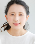 山梨県甲府市で製作された MITURE フープピアス モデル着用|肌になじみながら輝く、繊細で大人可愛い印象に