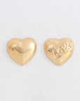 立体感のあるハートフォルムが上品に映える、MITUREのK18ハートピアス。大人のスタイルにも自然に馴染みます。