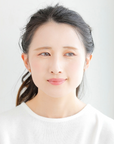 山梨県甲府市で製作された MITURE ピアス モデル着用|静かな存在感を放つ、大人の耳元を彩るアクセント