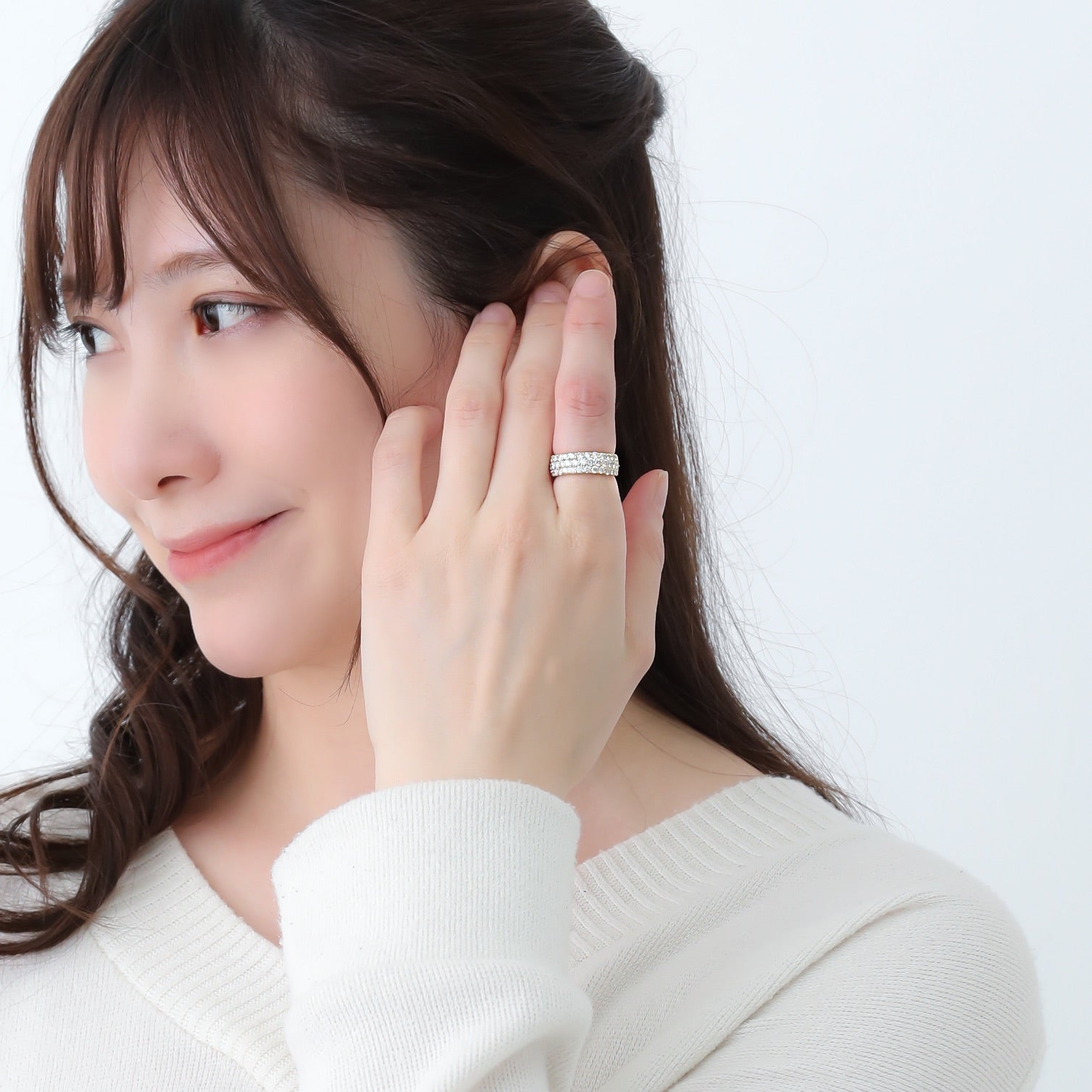2.0ctダイヤリング 着用例|存在感がありながらもコーデに馴染む洗練デザイン