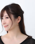 山梨県甲府市で製作された MITURE イヤリング モデル着用|毎日使える上質ジュエリー