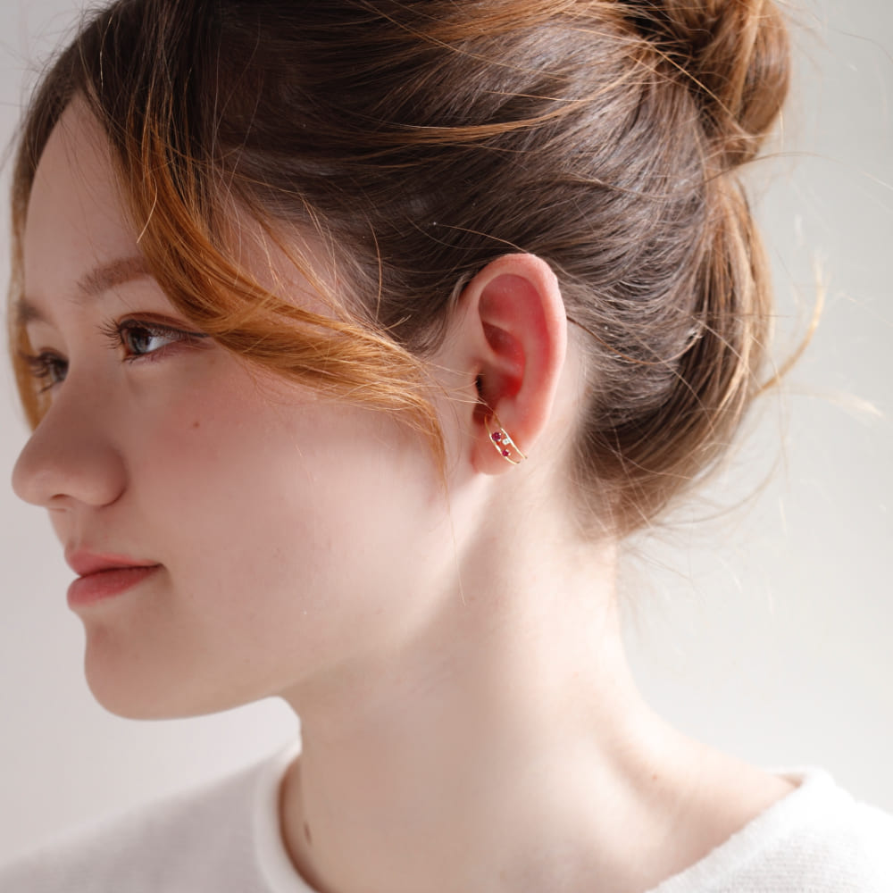 K18 イヤーカフ モデル着用|日常にも特別な日にも使える華やかさ