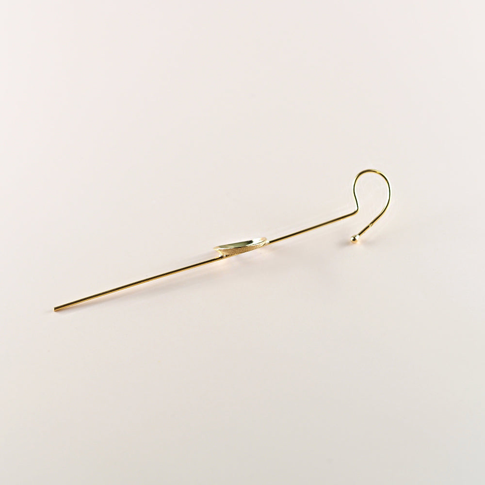 地金の美しさを活かしたディティール写真|鏡面仕上げの艶感が引き立つK18素材