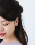 山梨県甲府市製作 MITURE spiral S ピアス 着用|普段使いにぴったりなサイズ感とデザイン