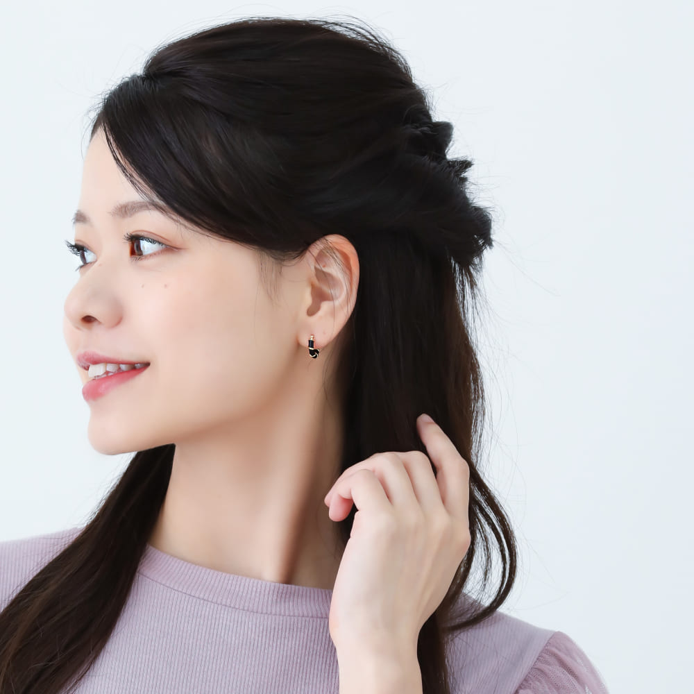 山梨県甲府市で製作された MITURE オニキスピアス モデルカット|シンプルで永く愛せるジュエリー