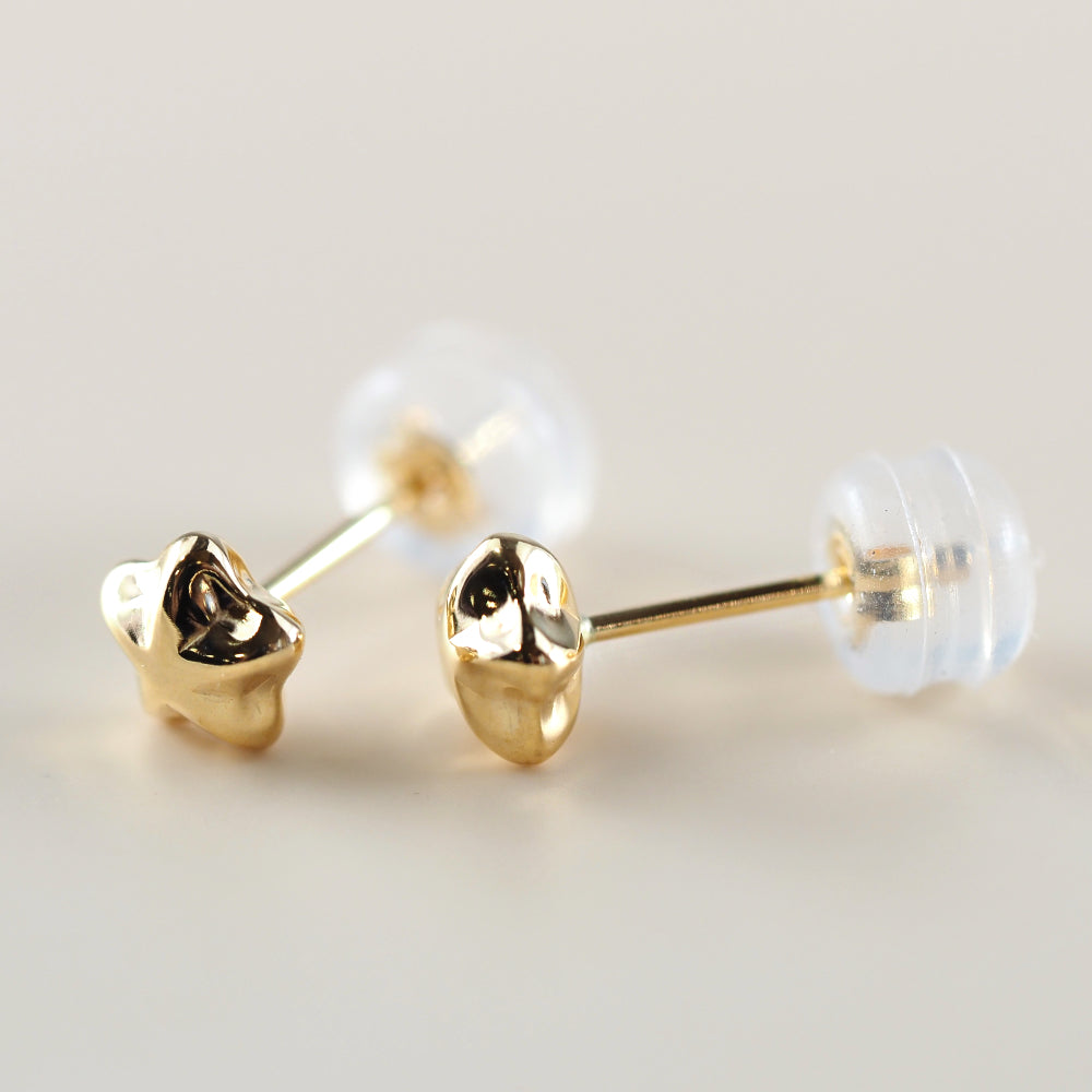K18 star ピアス ディテールカット|立体的なフォルムでしっかりとした存在感
