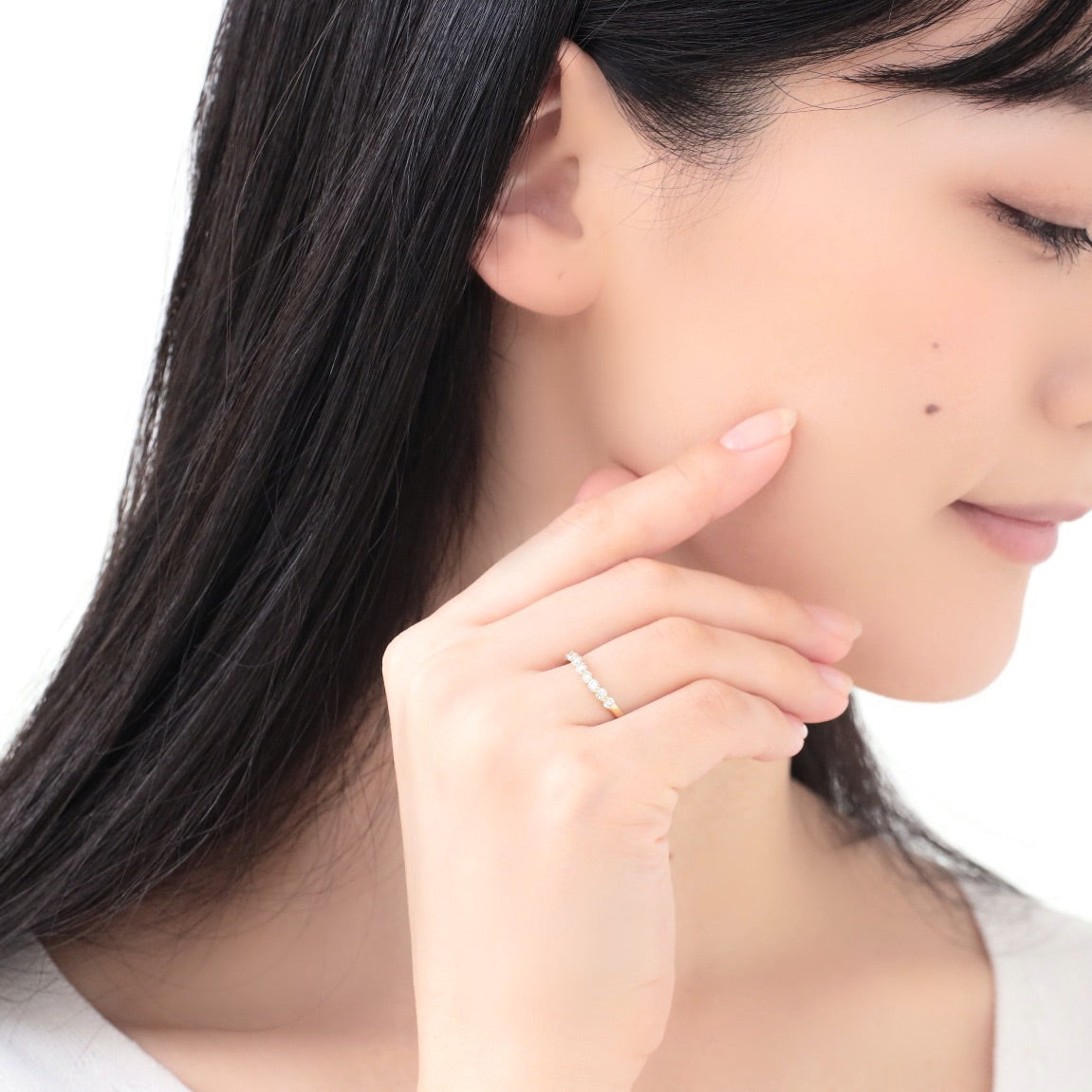 MITUREリング モデルカット|手元にさりげない華やかさを添えるダイヤモンド