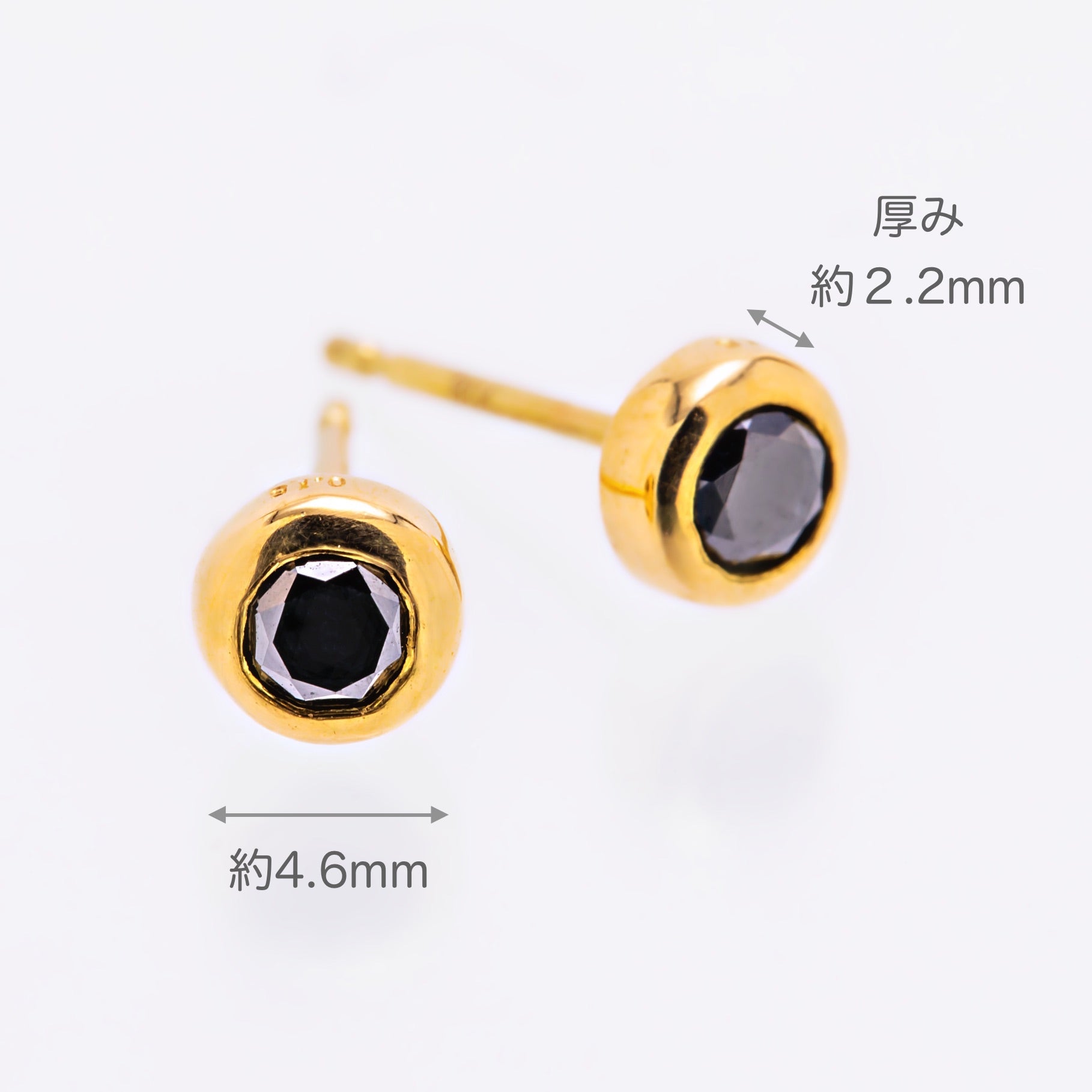K18 ブラックダイヤモンド ピアス|シンプルなK18ピアス|ブラックダイヤの存在感が引き立つミニマルなフォルム