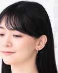 山梨県甲府市で製作された MITURE イヤリング モデル着用|洗練された大人のためのジュエリー