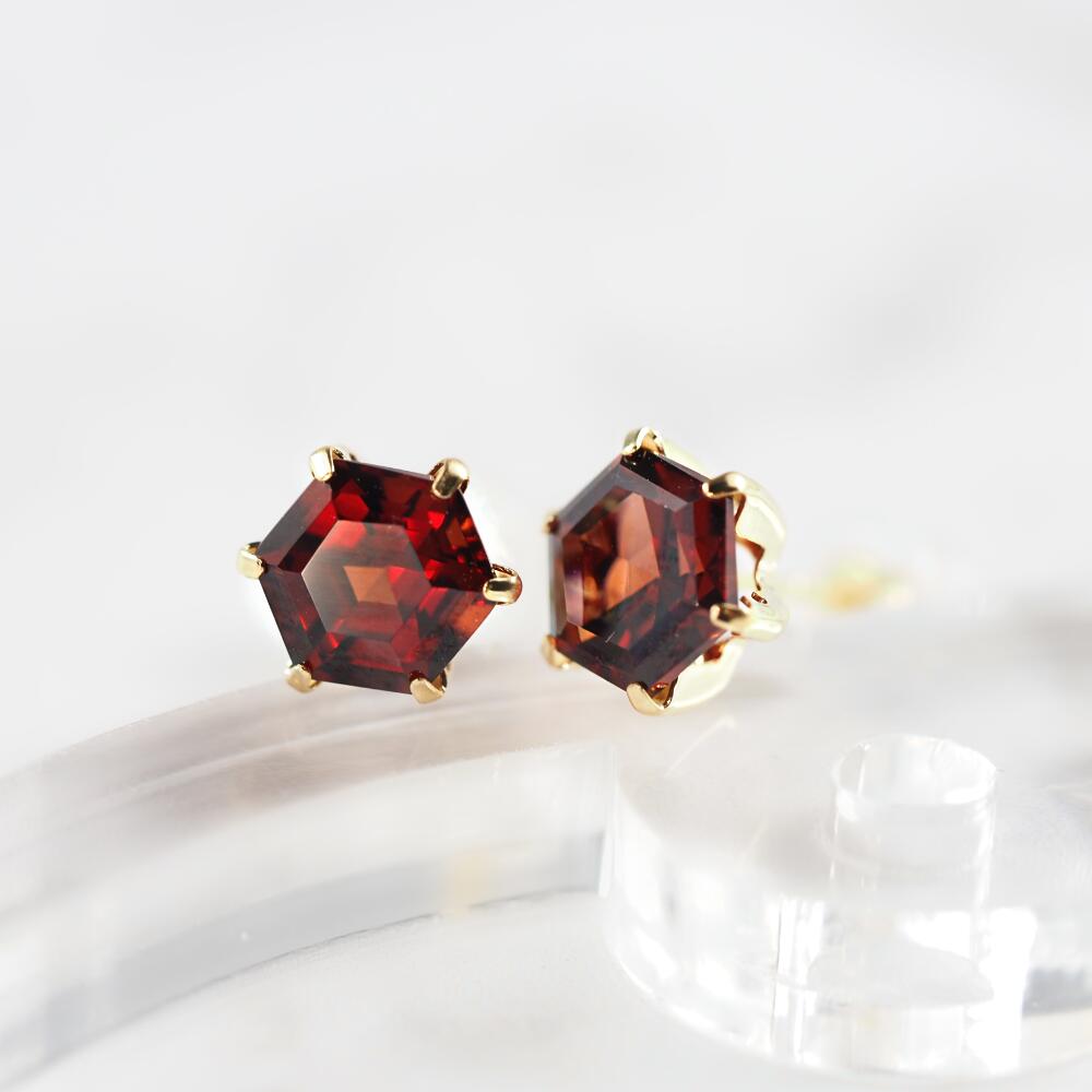 K18 Garnet Hexa/ガーネット ヘキサ ピアス｜山梨県甲府市の