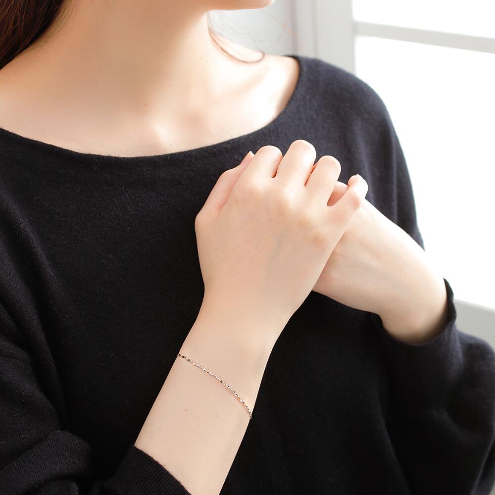 MITURE PT999チェーンブレスレット 着用例｜シンプルで日常使いにぴったりな、軽やかな純プラチナジュエリー