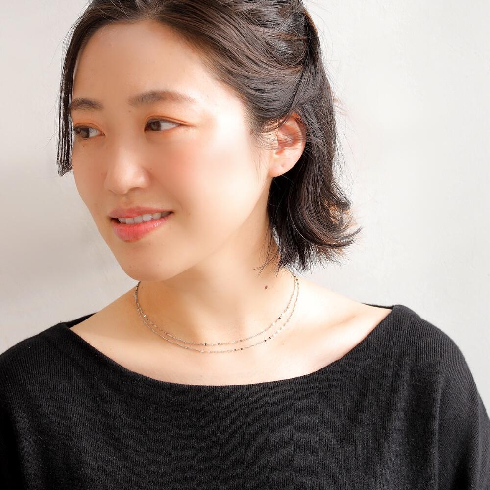 一連でも二連でも楽しめるMITUREの純プラチナロングネックレス。スタイルに合わせて表情を変えられるデザインです。
