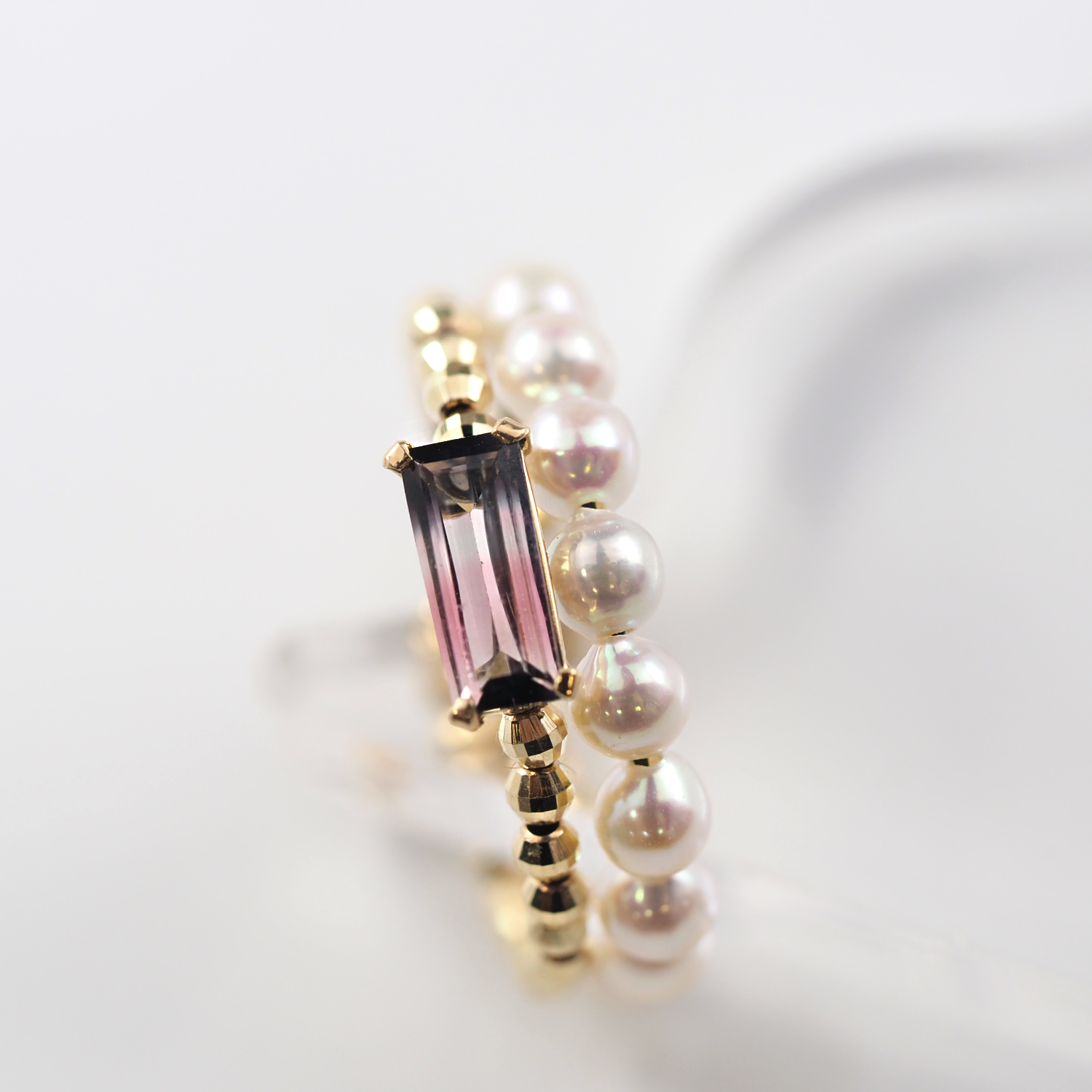MITURE トルマリン×パール リング、山梨県甲府市で製作された繊細な輝きの2連デザイン。透明感あるストーンの組み合わせが、シンプルな装いにも華やかさをプラス。