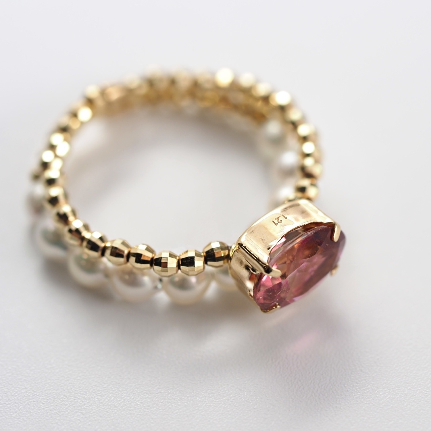 形状記憶仕様で#7〜15まで対応する、自由なスタイルを楽しめるフリーサイズリング。山梨県甲府市のジュエリーブランド。