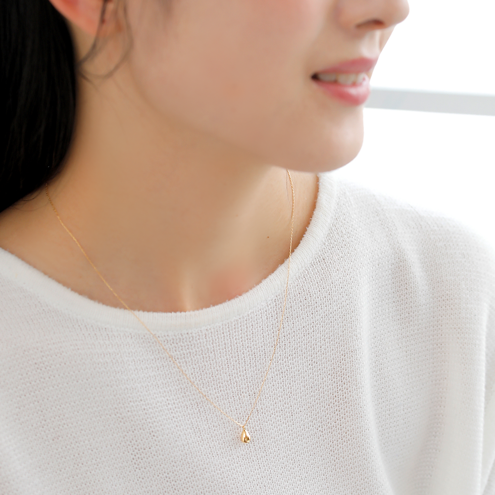 K18 Drop/ドロップ ネックレス MITURE ミチュール 雫モチーフネックレス モデル正面写真｜山梨県甲府のジュエリー