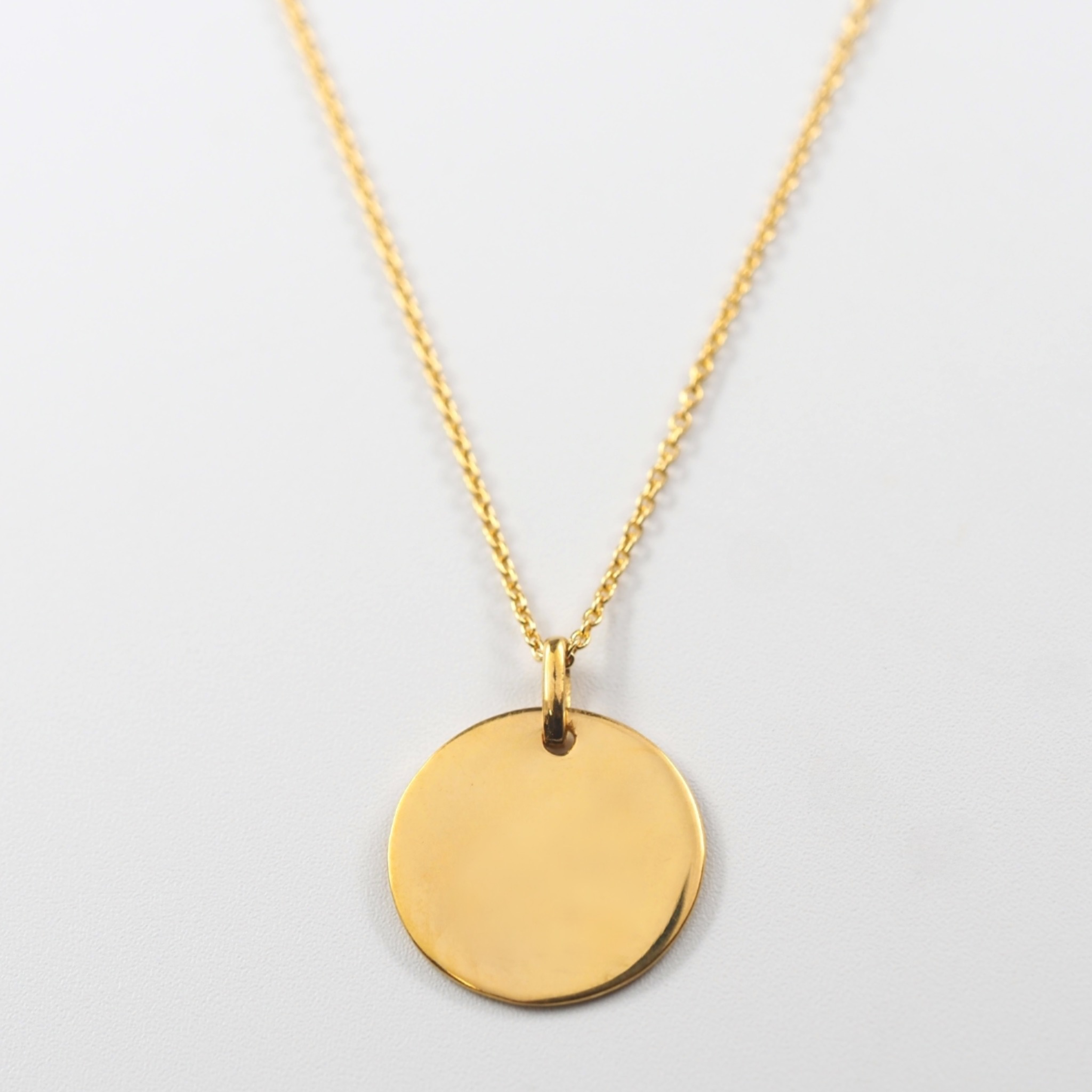 ほぼ100％の純金含有率を誇り、変色しにくく永く輝きを楽しめるMITUREのジュエリー。山梨県甲府市で製作。