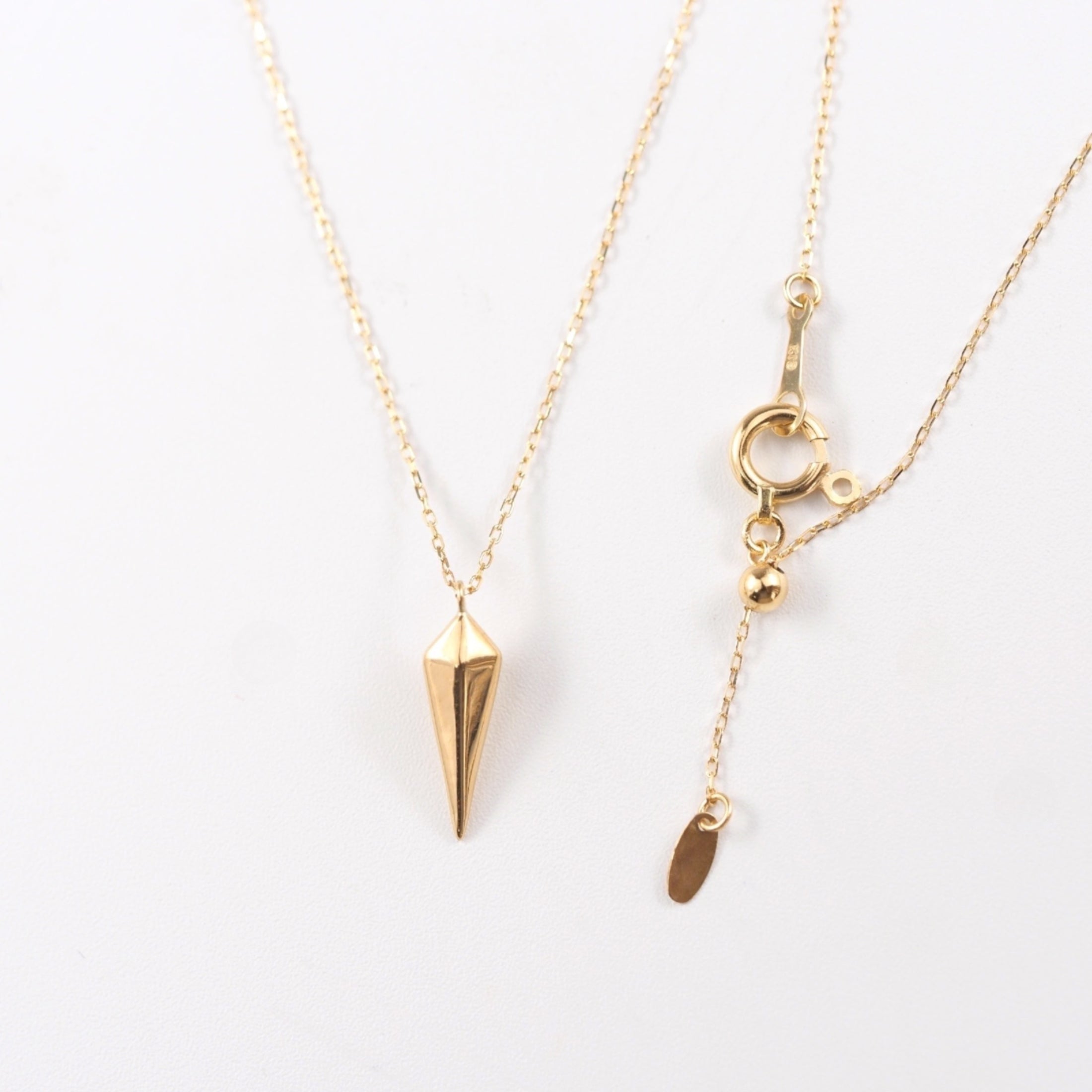 45cmスライド仕様で長さ調整ができ、スタイルに合わせて楽しめるMITUREのペンダントネックレス。