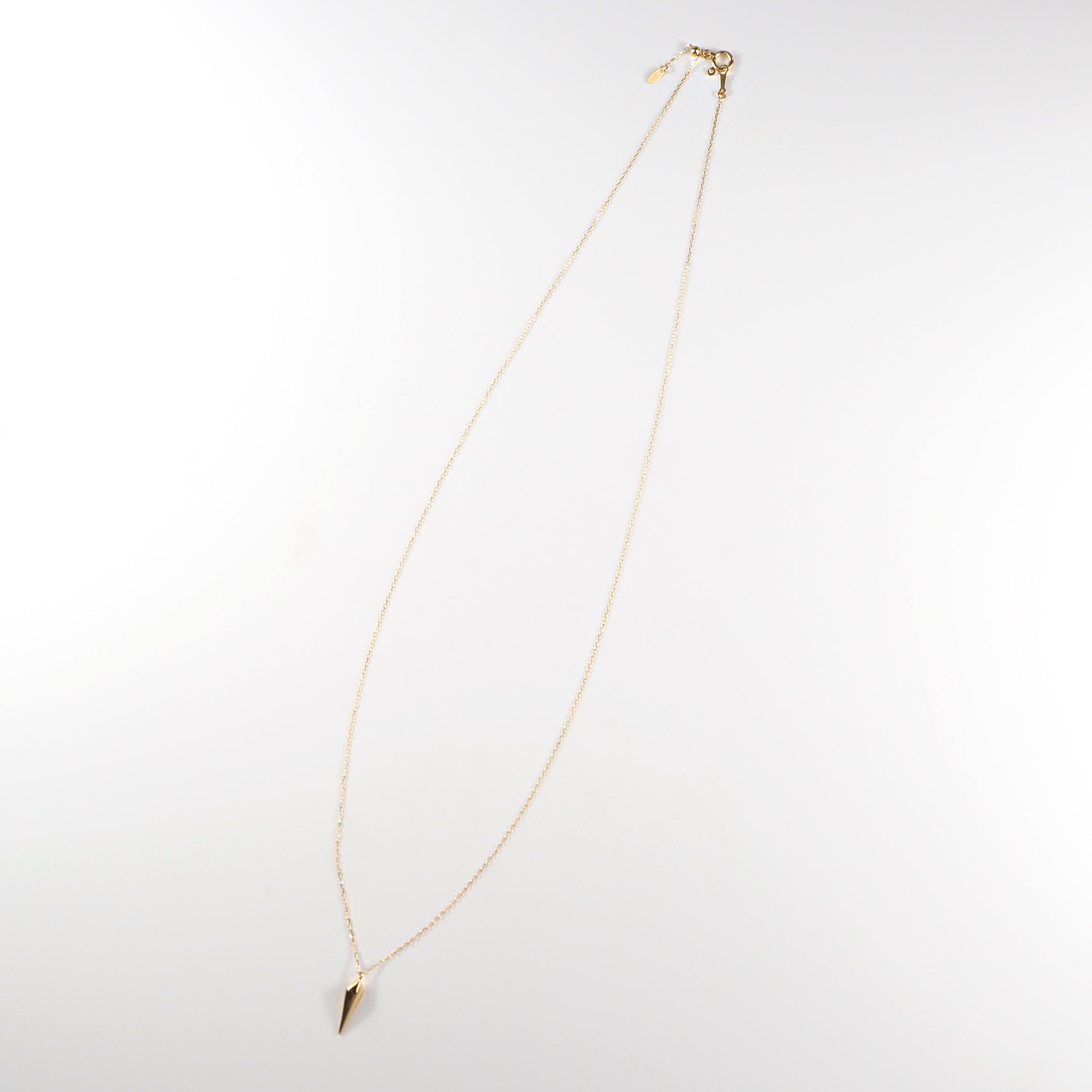 きれいめにもカジュアルにも自然に馴染む、山梨県甲府市で製作したMITUREのシンプル地金ネックレス。