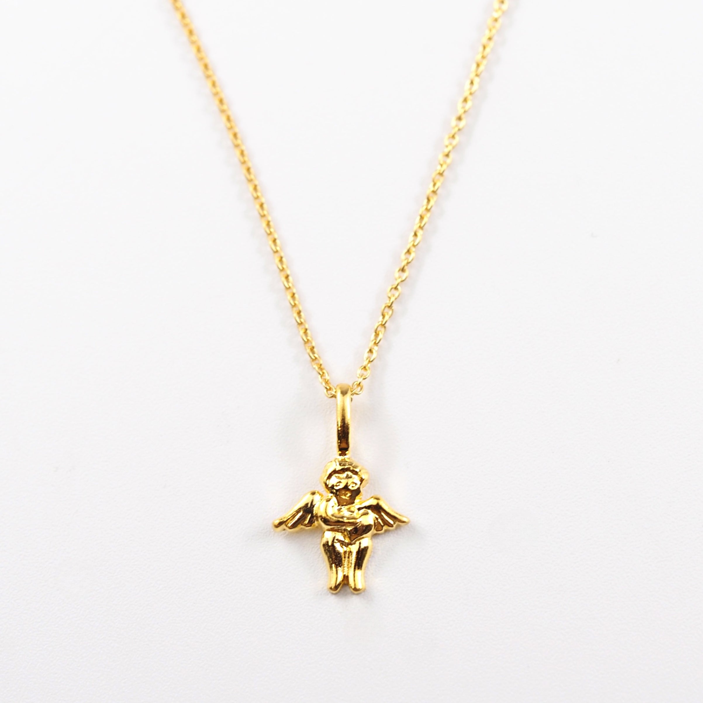 お守りとしても贈り物としてもおすすめの、変色しにくく永く美しい輝きを楽しめるMITUREのK24天使ペンダント。