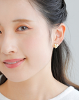 MITURE ハートピアス 着用例｜大人の可愛さを感じさせるK18ピアスが日常の装いに華やかさをプラス