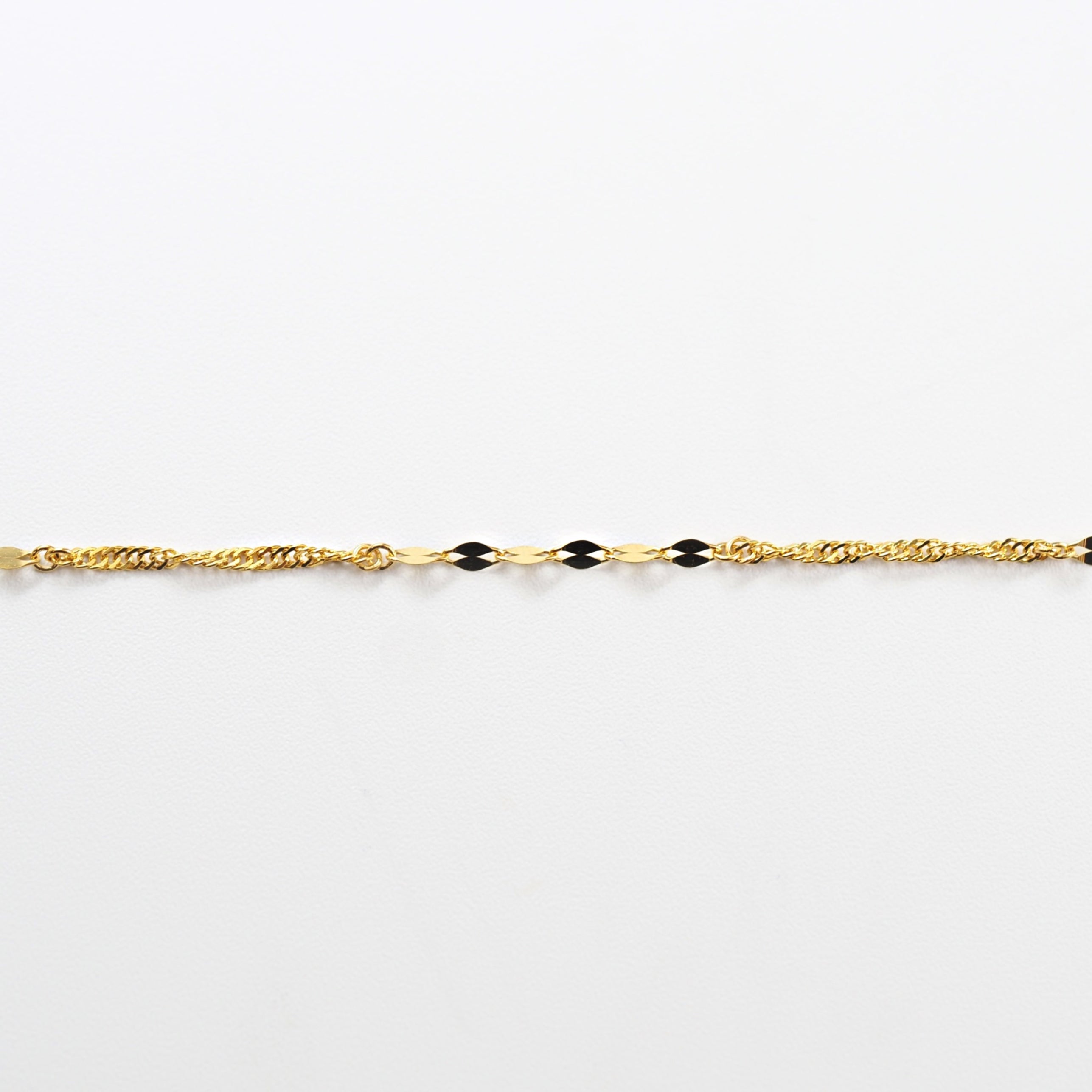 純金ならではの重厚感と存在感が手元に美しく馴染む、MITUREのK24ブレスレット。