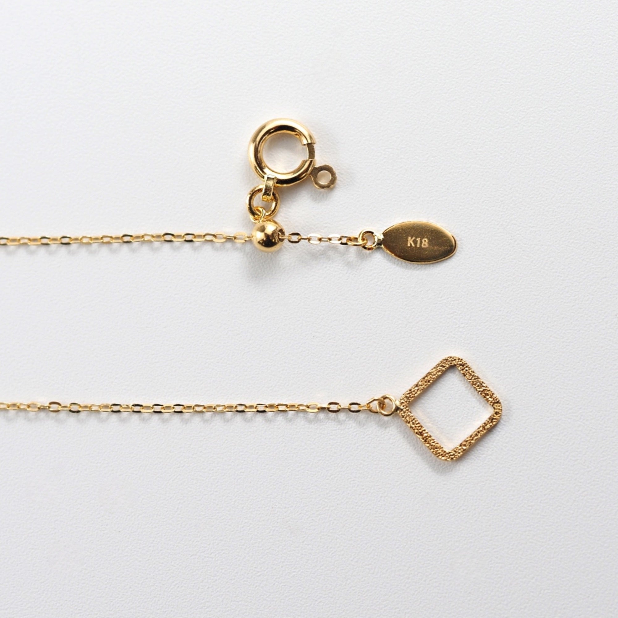 留めやすいオリジナルプレートを採用し、使いやすさにも配慮したMITUREのK18デザインネックレス。