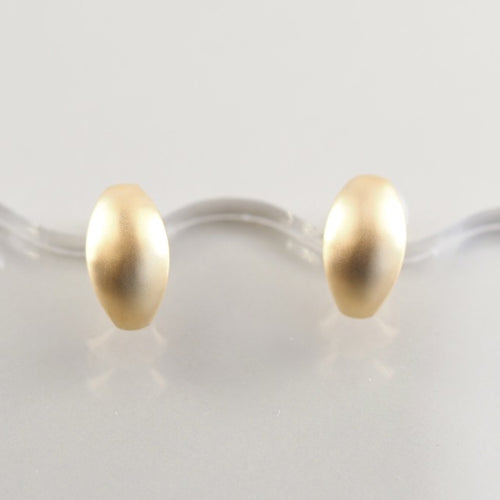 K18 地金のシンプルなピアス